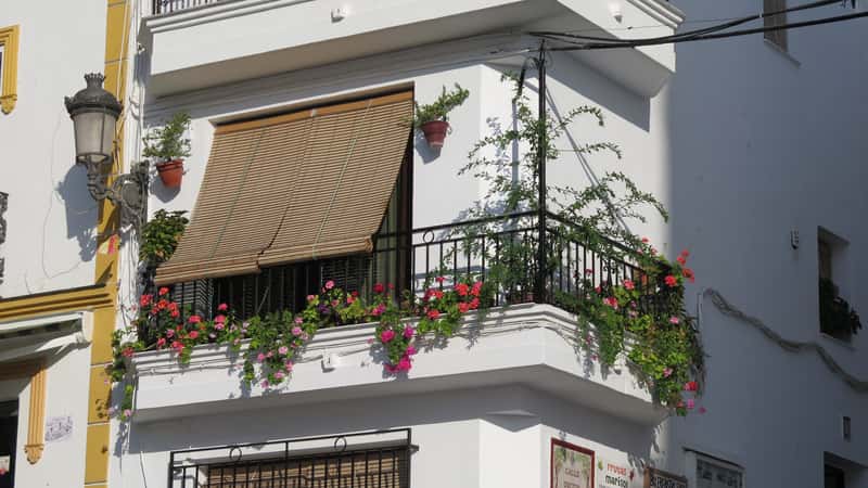 Rolety na balkon - rodzaje, ceny, opinie, co warto wybrać?